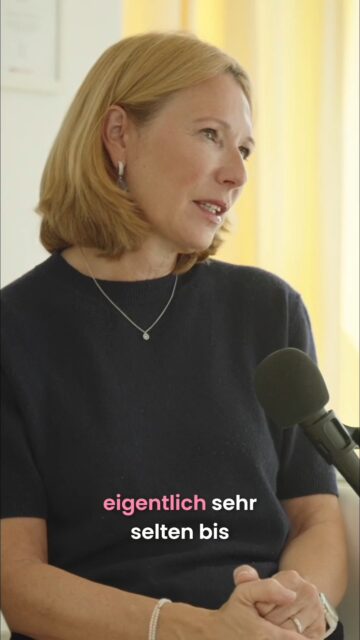 Many women suffer from discomfort in the intimate area – but health insurance almost never covers the costs. Why is that? Dr Montanari speaks openly about a topic that is often taboo but affects many people. She explains: ✔️ the risks, ✔️ the costs of surgery ✔️ and non-surgical treatment options for strengthening the pelvic floor. You can find the entire episode on the „Aesthetic Insight“ YouTube channel. # Intimate surgery # Women's health # Aesthetic surgery # Intimate surgery