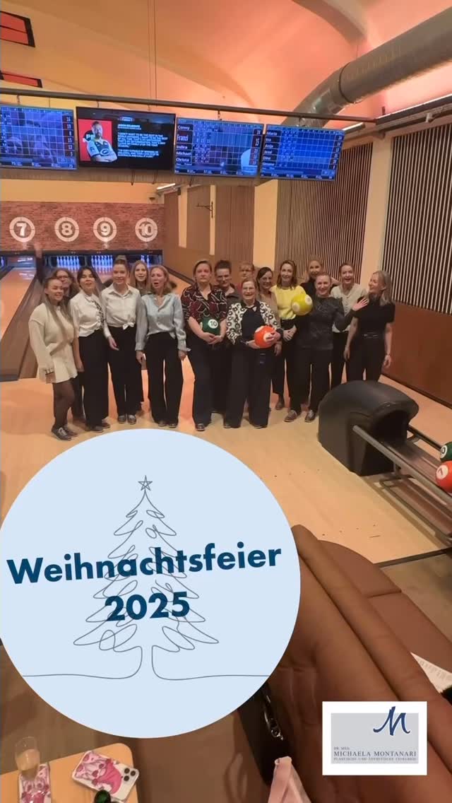 Danke an das tollste Team für ein superschönes und auch aufregendes Jahr 2025!💙🎄🤶🧑🎄🎁 Deshalb haben wir bei unserer Weihnachtsfeier erstmal eine „ruhige Kugel“ im Bochumer Bowling Treff geschoben, bis es dann ins Restaurant @levarosa.de ging, wo wir uns bei arabischen Köstlichkeiten neben Wichteln und Bauchtanz auch noch ganz viele liebe Worte und Saluts zuwarfen. 🙏🏻💙 Danke für den schönen Abend, die ganzen produktiven Tage im Jahr mit einem außergewöhnlich herzlichen Team voller Zusammenhalt! #xmas #weihnachtsfeier #lovelychristmas wonderfulltime lastchristmas beautifulchristmas welovebeauty beauty skinbeauty hyaluroncreme aestheticexpert plasticsurgery aesthetischechirurgie bochum ruhrpott