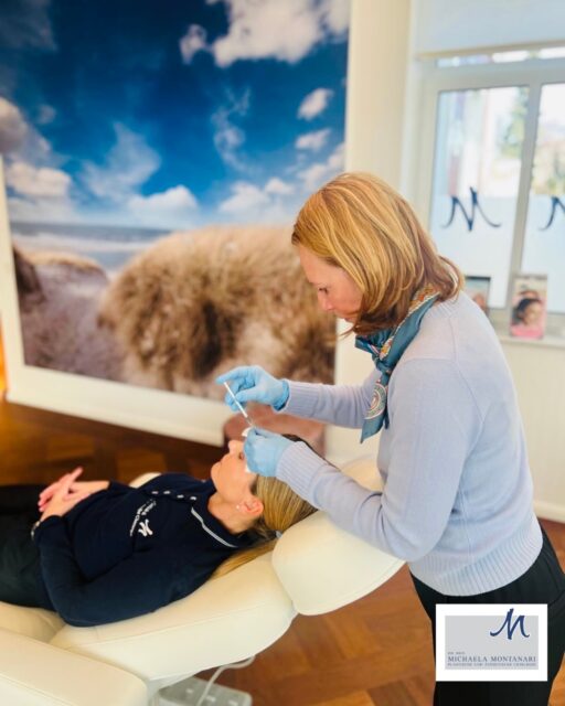 When Botox is mentioned, many people first think of wrinkle treatments. What many people don't realise: Botulinum toxin („Botox“) is much more than just an aesthetic treatment. The active ingredient has been used successfully in medicine for many years - on the face and beyond.✨What Botox can do aesthetically✨👩🦳Gesicht - Expression linesFrontal lines (transverse wrinkles)Frown lines (glabellar lines)Crow's feet (laugh lines)Bunny lines (nose wrinkles)Eyebrow lifting („brow lift“)Drooping eyebrows (brow ptosis - in selected cases)👄Mouth and lip area and lip areaLip flip (subtle emphasis of the upper lip)Gummy smile (visible gums when smiling)Marionette lines (supportive)Perioral wrinkles („smoker's lines“ - supportive)Asymmetries of lip movementMouth angle elevation (DAO muscle)🧔🏻♂️Kiefer and lower third of the faceMasseter reduction (narrower jaw contour, Chin wrinkles („plaster chin“)Platysma bands on the neck („Nefertiti Lift“)🍑Skin appearance and contoursReduction of skin tension („Micro-Botox“ / „Baby Botox“)Pore refinement and skin smoothing (off-label)What Botox can do medically:🏥Neurology & muscle diseasesSpasticity (e.g. after a stroke, for muscle diseases) spasticity (e.g. after a stroke, with MS, CP)Dystonia (e.g. Torticollis spasmodicus)Blepharospasm (uncontrolled eyelid closure)Hemifacial spasmTremor (in selected cases)⚡️SchmerztherapieChronische MigraineTension headaches (selective)🦷Mouth, Oral and maxillofacial surgeryBruxism (teeth grinding)Jaw misalignment (supportive)💦DermatologyHyperhidrosis (heavy sweating)🥼Gastroenterology & urologyAchalasia (oesophageal spasm)Anal fissuresIrritable bladder / overactive bladderUrinary incontinence (certain forms)Each application has a different goal - but what they all have in common is a precise, always individually tailored application. Good advice and medical experience are crucial here.#Botulinumtoxin #AestheticMedicine #NaturalResults #MedicineWithResponsibility