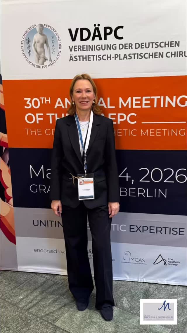 ✨👩🏼‍🏫About last weekend… Beim 30th Annual Meeting der @vdaepc war Dr. Michaela Montanari in diesem Jahr wieder als Speakerin vertreten. In ihrem Vortrag „Complications with CaHa: The Solution?!“ ging es um ein Thema, das in der ästhetischen Medizin besondere Aufmerksamkeit verdient: den professionellen Umgang mit möglichen Komplikationen bei Behandlungen mit Calciumhydroxylapatit. Der offene fachliche Austausch über Erfahrungen, Strategien und Lösungen ist ein zentraler Bestandteil der Weiterentwicklung unseres Fachgebiets – und genau das macht Kongresse wie diesen so wertvoll. Darüber hinaus nahm Dr. Montanari in ihrer Funktion als Präsidentin der DGÄPC an der Pressekonferenz der VDÄPC teil und sprach dort über aktuelle Entwicklungen in der ästhetisch-plastischen Medizin. Ein herzliches Dankeschön gilt dem diesjährigen und Präsidenten der VDÄPC Dr. Alexander Schönborn sowie der Vizepräsidentin Dr. Katrin Müller für die Organisation eines rundum gelungenen Kongresses. Neben den spannenden wissenschaftlichen Impulsen bleiben vor allem die vielen persönlichen Begegnungen und der kollegiale Austausch in Erinnerung. Genau diese Momente zeigen immer wieder, wie wichtig der Dialog innerhalb der Fachgemeinschaft ist. #VDÄPC #DGÄPC #AestheticMedicine #CaHa #Biostimulation MedicalExchange