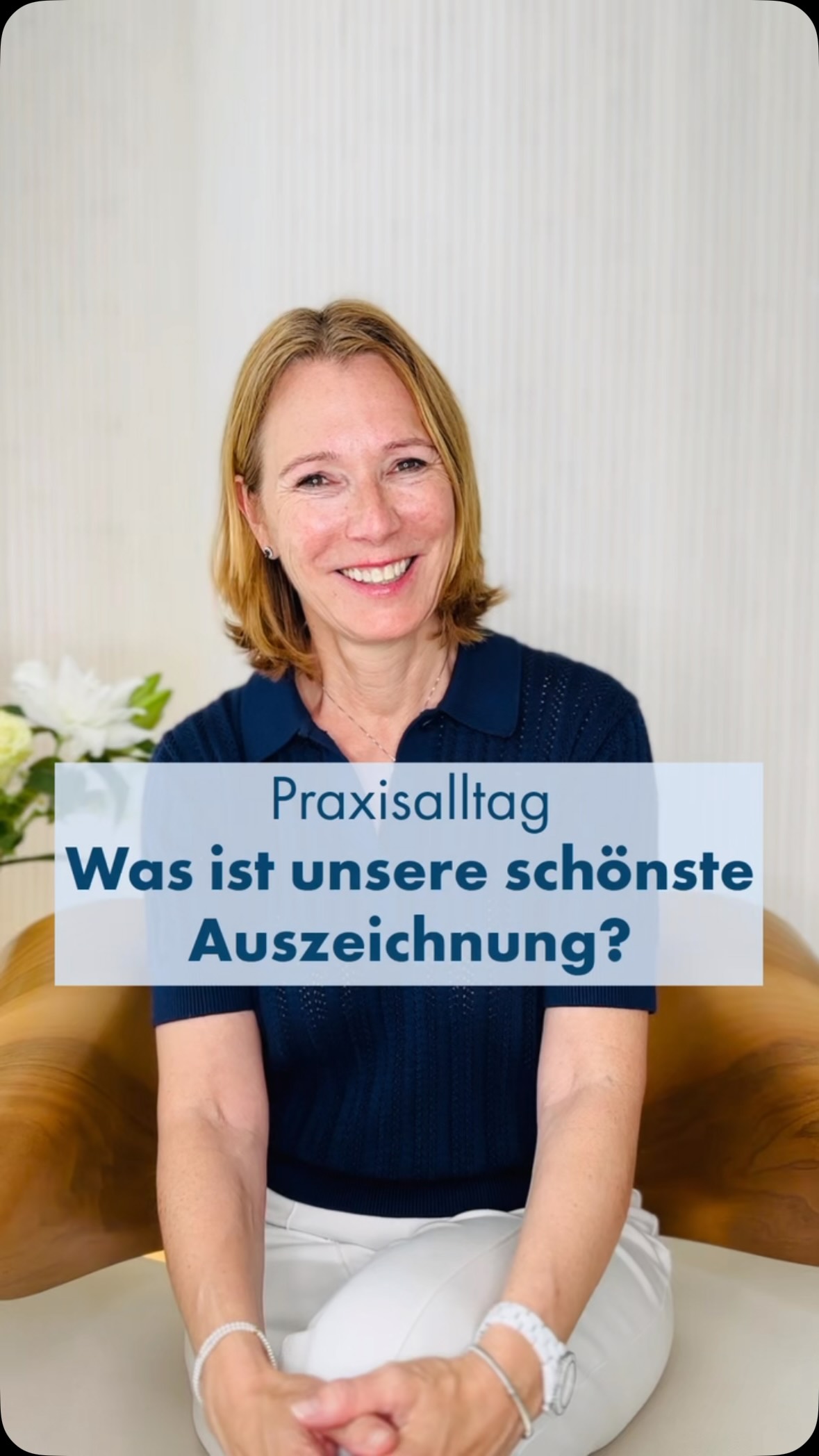 Was ist unsere schönste Auszeichnung? 🩵
Jede Urkunde, jedes Siegel und jede Auszeichnung ist für uns eine große Wertschätzung. Sie zeigen, dass Qualität, Erfahrung und kontinuierliche Weiterbildung wahrgenommen werden.
Aber die schönste Auszeichnung können wir uns nicht an die Wand hängen.
Das sind Sie!✨
Ihr Vertrauen, Ihre persönlichen Worte und Ihre positiven Bewertungen bedeuten uns jeden Tag aufs Neue unglaublich viel. Sie sind für unser gesamtes Team Ansporn und Motivation, jeden einzelnen Patienten mit Zeit, Ehrlichkeit und größter Sorgfalt zu begleiten.
Dafür sagen wir von Herzen: Danke! 💙
#Danke #Patientenvertrauen #PraxisMontanari #PlastischeChirurgie #Bochum