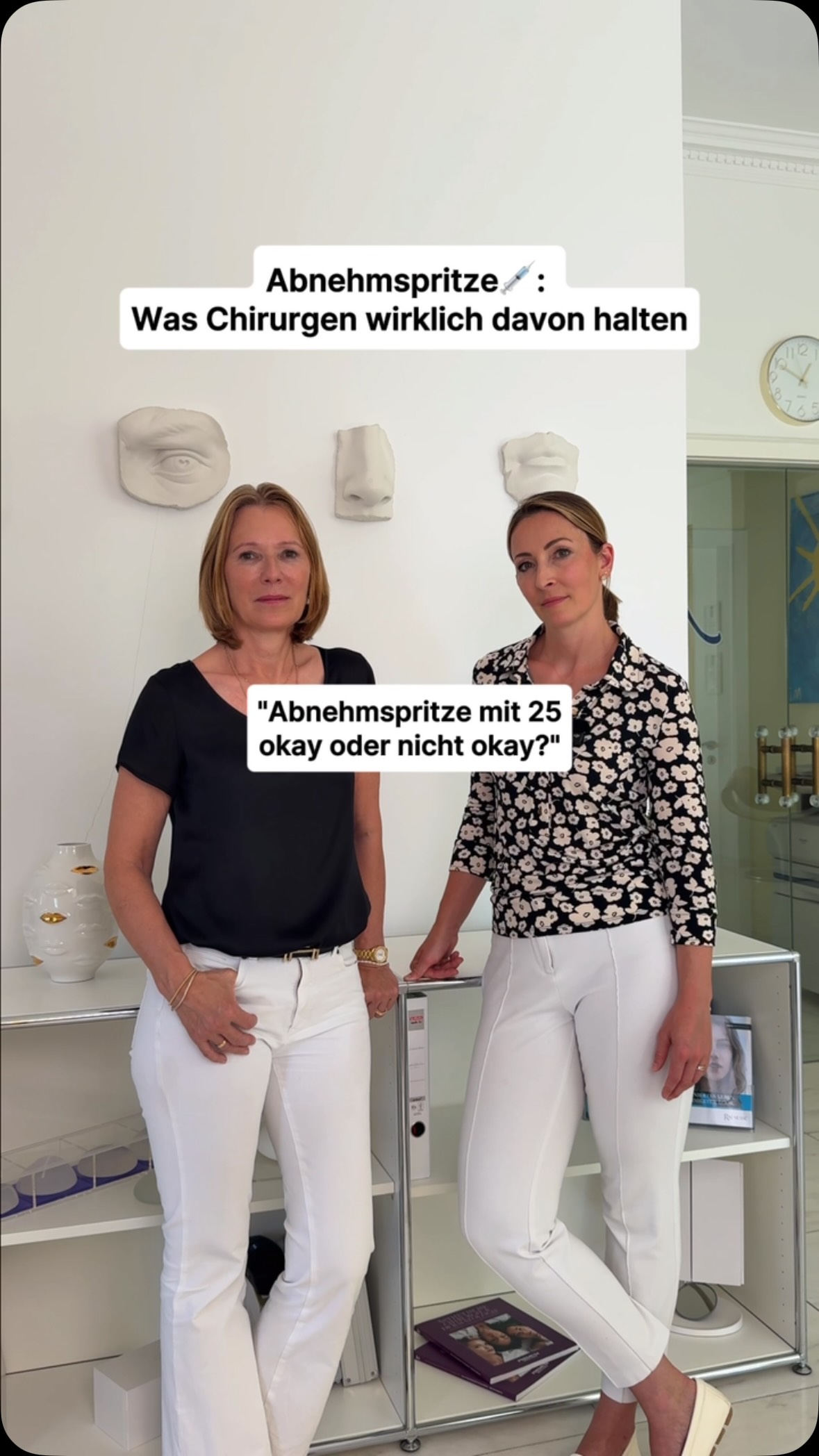 Abnehmspritze – und was kommt danach? 💉

Medikamente wie Ozempic®, Wegovy® oder Mounjaro® haben die Möglichkeiten der Gewichtsreduktion deutlich verändert. Für viele Patienten bedeutet ein starker Gewichtsverlust zunächst vor allem eines: einen großen persönlichen Erfolg.

Was dabei allerdings häufig unterschätzt wird: Der Körper verändert sich nicht immer im gleichen Tempo wie die Zahl auf der Waage.

Bei einer deutlichen oder schnellen Gewichtsabnahme verliert der Körper nicht nur Fett. Auch Volumen und Spannkraft können abnehmen – und überschüssige Haut kann zurückbleiben.

In den sozialen Medien haben sich dafür inzwischen Begriffe etabliert wie:

▫️ „Ozempic Face“ – Volumenverlust im Gesicht, eingefallene Wangen oder stärker sichtbare Falten
▫️ „Ozempic Body“ – Hautüberschüsse und erschlafftes Gewebe beispielsweise an Bauch, Brust, Oberarmen oder Oberschenkeln
▫️ „Ozempic Vagina“ – ein eher medialer als medizinischer Begriff für Veränderungen im Intimbereich, die nach starkem Gewichtsverlust sichtbarer werden können

Dass dieses Thema inzwischen auch in der Plastischen und Ästhetischen Chirurgie angekommen ist, zeigen die Zahlen: Die DGÄPC Statistik 2025 verzeichnete einen deutlichen Anstieg verschiedener Straffungsoperationen – unter anderem bei Faceliftings sowie Bauchdecken-, Oberarm- und Oberschenkelstraffungen.

Wichtig ist dabei: Nicht jeder Hautüberschuss nach einer Gewichtsabnahme muss oder sollte operiert werden. Welche Möglichkeiten sinnvoll sind, hängt unter anderem vom Ausmaß des Gewichtsverlusts, der Hautqualität, der individuellen Anatomie und davon ab, ob das Gewicht bereits stabil ist.

Die Abnehmspritze verändert also nicht nur die Möglichkeiten des Abnehmens – sie stellt auch die Plastische Chirurgie vor neue Aufgaben.

Und genau deshalb lohnt es sich, nicht nur über das „Davor“ und das Abnehmen selbst zu sprechen, sondern auch darüber, was danach mit dem Körper passiert.

#Abnehmspritze #OzempicFace #OzempicBody #Gewichtsverlust #PlastischeChirurgie